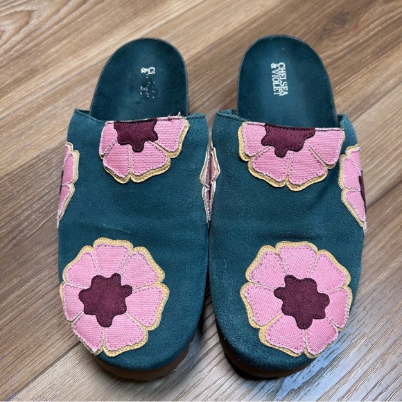 Chelsea and Violet Arden green suede floral slip on platform clogs size 9.5 lug - Picture 2 of 7